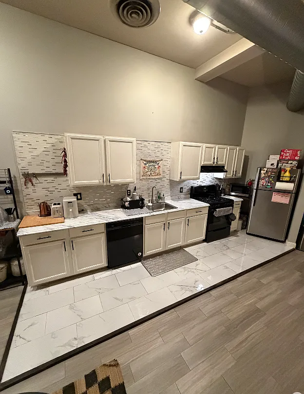 2 bed, 1100 sqft, $1,700 — Photo 2