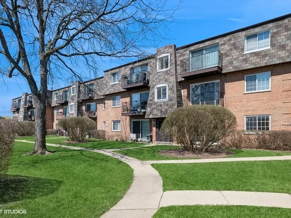 9397 Bay Colony Dr APT 1E, Des Plaines, IL 60016