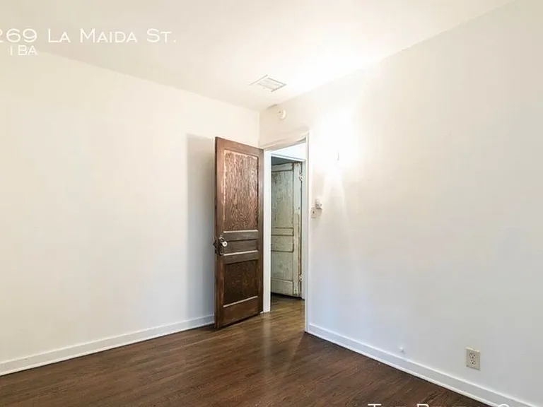11269 La Maida St — Photo 8