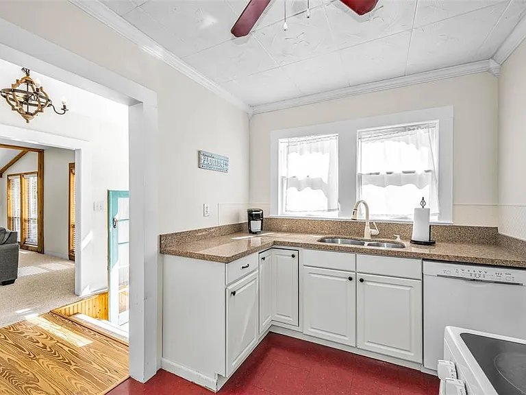 525 Bay St — Photo 14