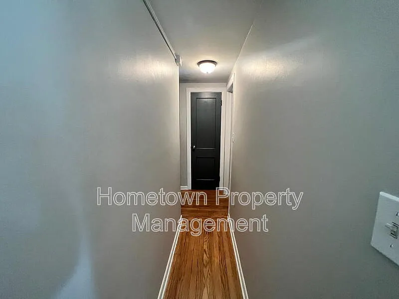 2 bed, 1.0 bath, $1,150 — Photo 3