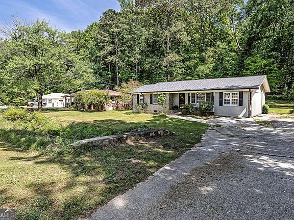 2nd image of 3105 Highland Dr SE