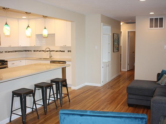 3rd image of 3329 Betts Dr NE
