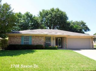 1708 Saxon Dr, Bedford, TX 76021