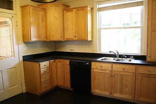 6 bed, 3098 sqft, $8,100 — Photo 3