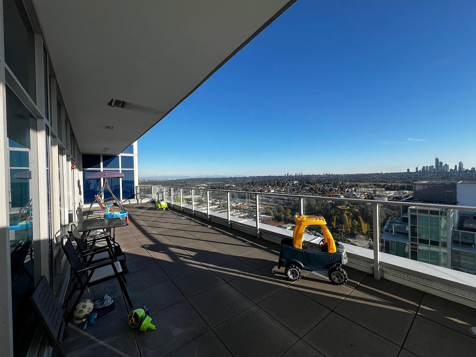 2 bed, 956 sqft, $3,595 — Photo 2