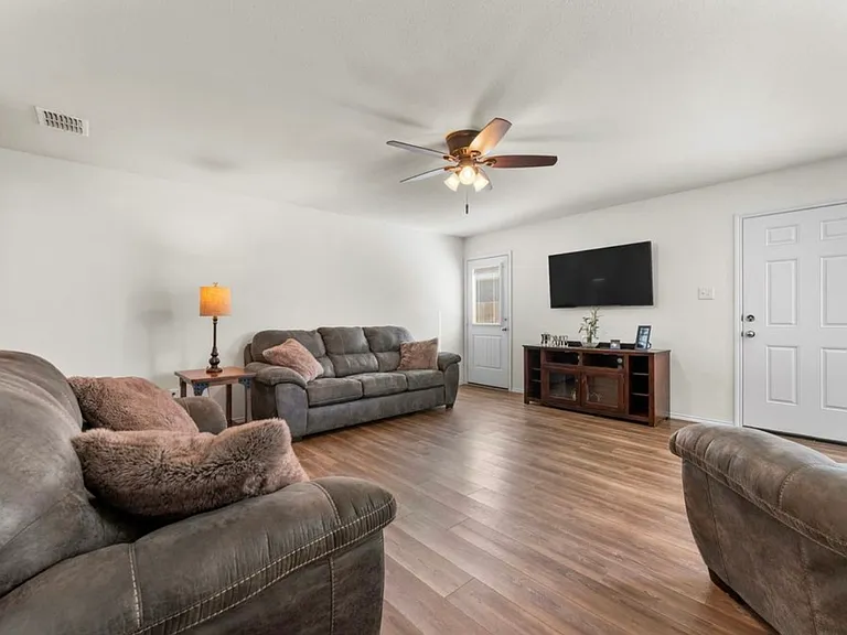 718 Trestle Dr — Photo 5