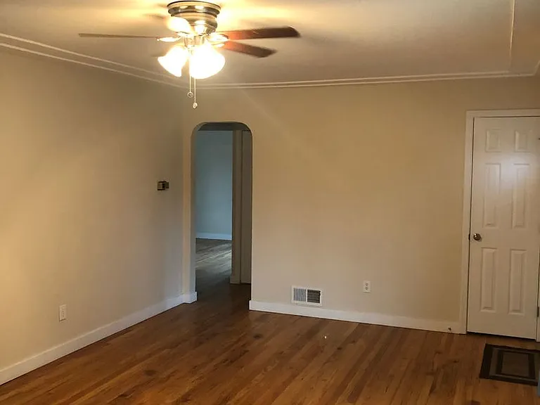 3917 W Hoffman Ave — Photo 2