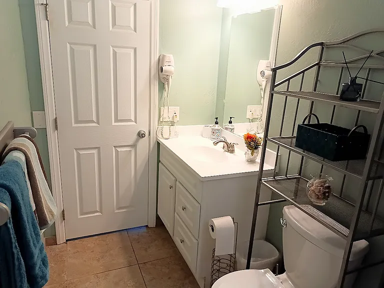 Bathroom equiped with a blow dryer station.
