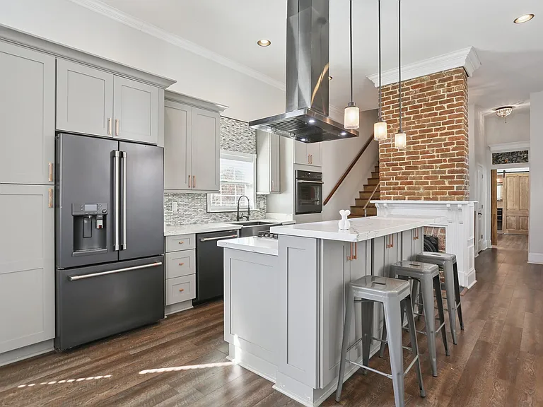 1102 Adams St — Photo 12