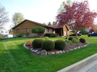 7243 Huckleberry Ct, Greendale, WI 53129