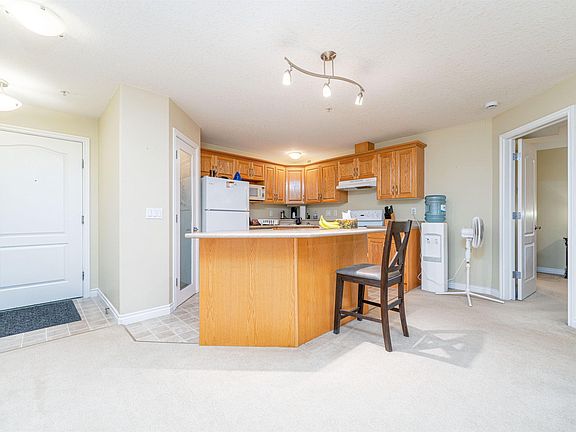 5th image of 9995 93rd Ave #211