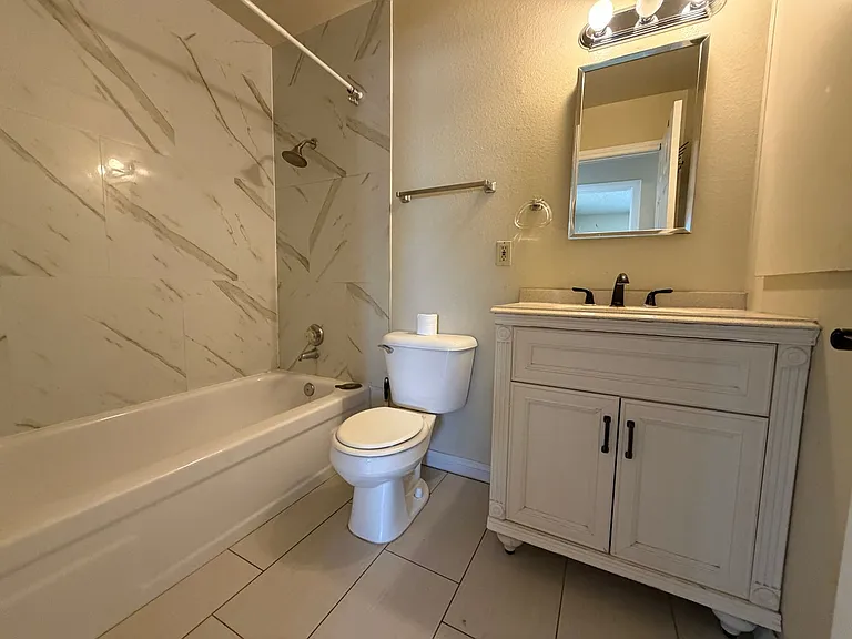4734 Roberta St #4 — Photo 12