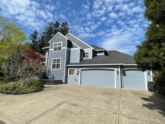 5 bed, 3.5 bath, 3925 sqft, $3,799 — Photo 3