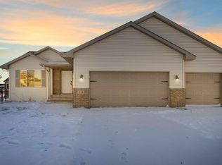213 Summerfield Ln, Waverly, MN 55390