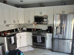 3 Cari Ln, Middle Island, NY 11953