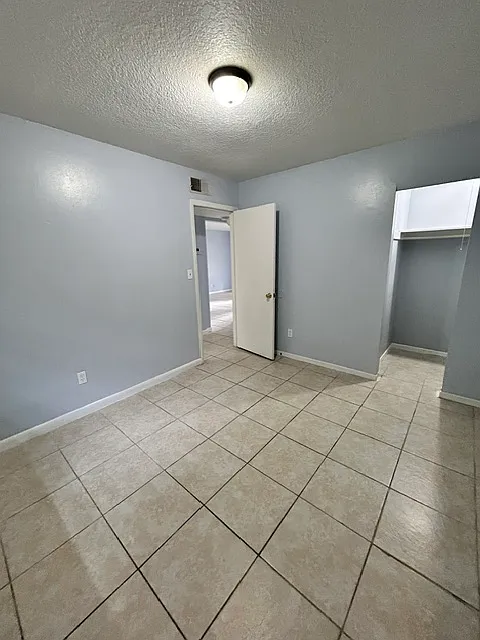 2 bed, 800 sqft, $1,500 — Photo 3