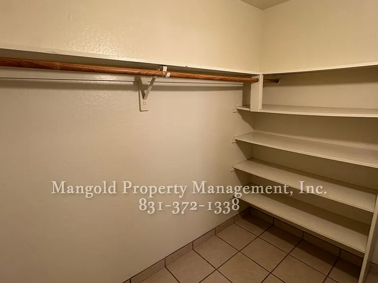 Del Mar Apartments — Photo 9