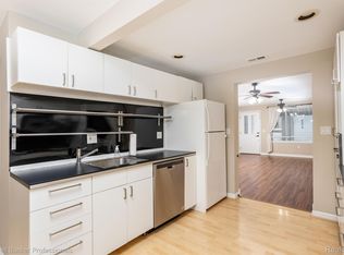 42669 Five Mile Rd, Plymouth, MI 48170