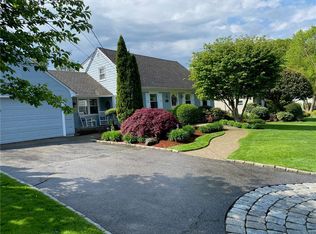 112 Park Forest Rd, Cranston, RI 02920