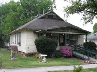 826 Walnut St, Carthage, MO 64836