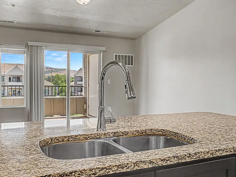 Kensington Apartments — Photo 77