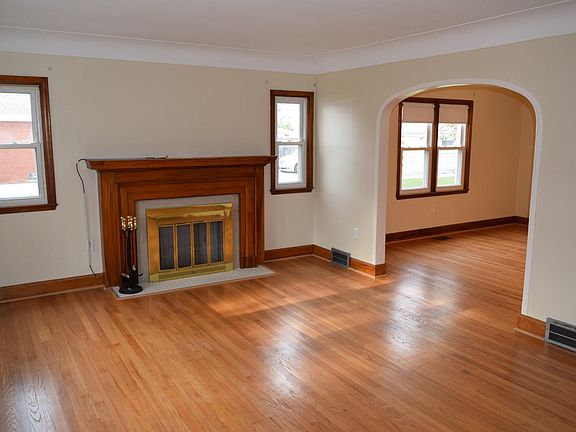 3rd image of 15178 Euclid Ave