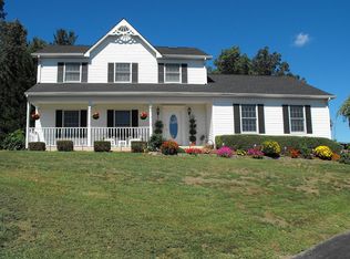 3599 Lake Ridge Dr, Pulaski, VA 24301