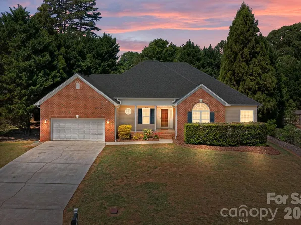 417 Deerfield Dr, Mount Holly, NC 28120