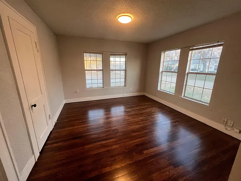 3413 Conway St — Photo 4