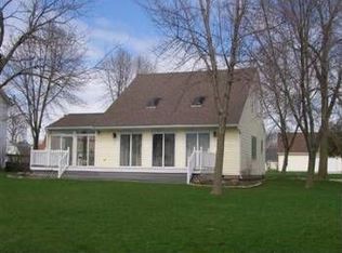 919 E Lakeshore Dr, Kelleys Island, OH 43438