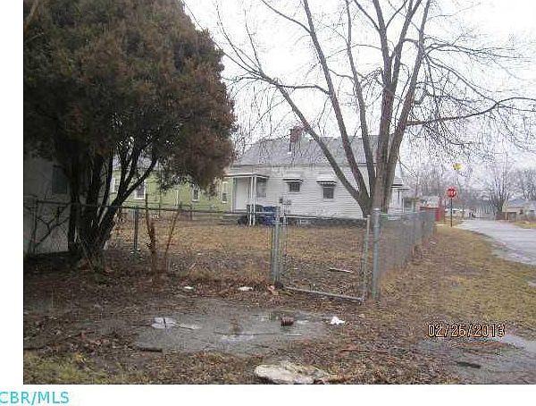 2nd image of 2729 Hiawatha St