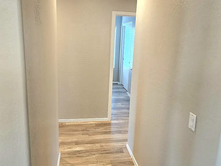 1111 E Chelsea Dr — Photo 12