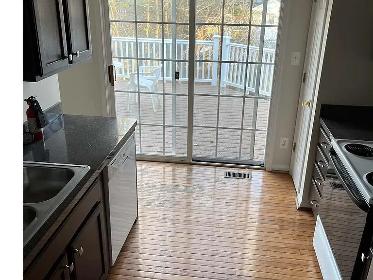 50 Boundary Dr — Photo 3