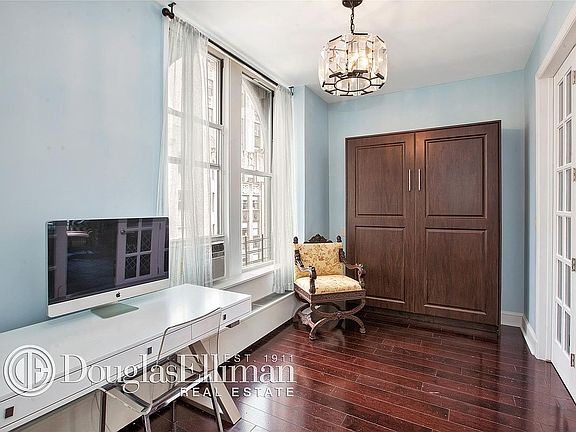 4th image of 3 Hanover Sq #Ph22a