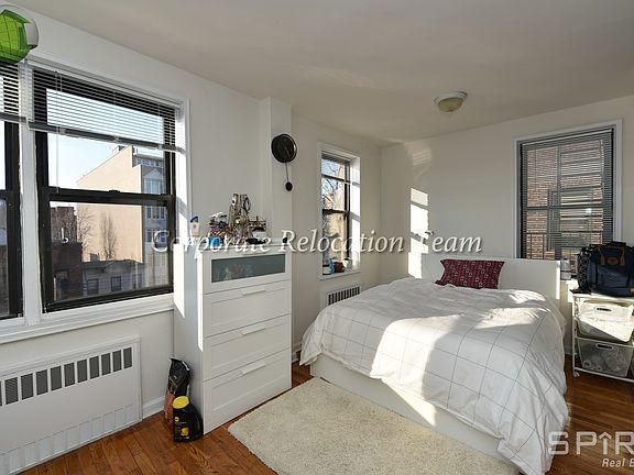 3rd image of 30-91 Crescent St #4E