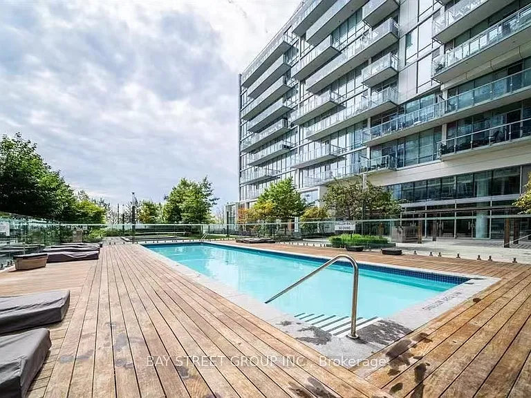 29 Queens Quay E #727 — Photo 17