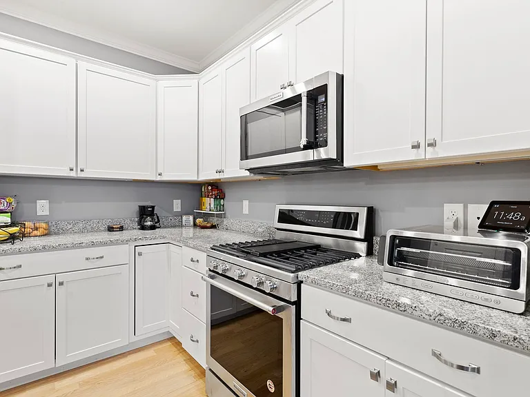 100 Baldwin Ave #7 — Photo 9