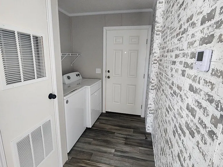 327 Loden Dr — Photo 5