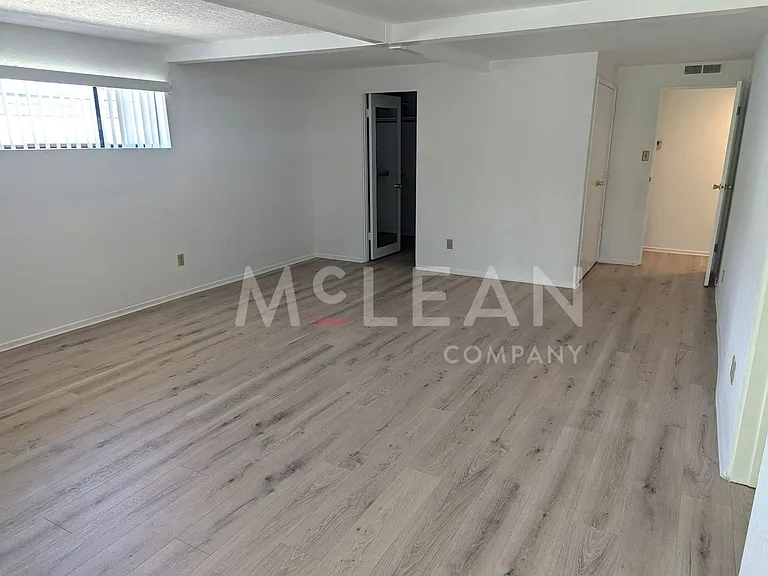 2737 E Plaimor Ave — Photo 25
