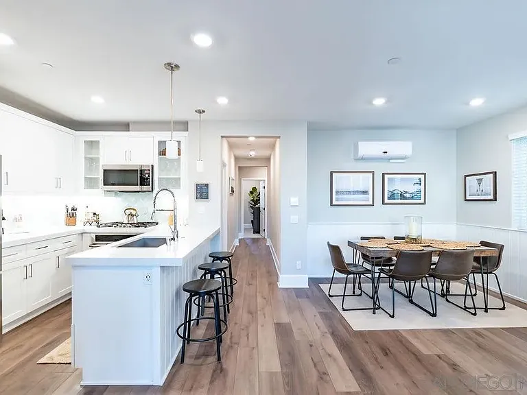 824 Jersey Ct — Photo 2