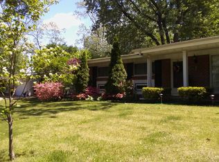 9460 Crockett Dr, Saint Louis, MO 63132
