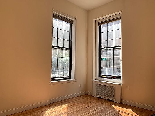 2nd image of 49 Park Ave #1X