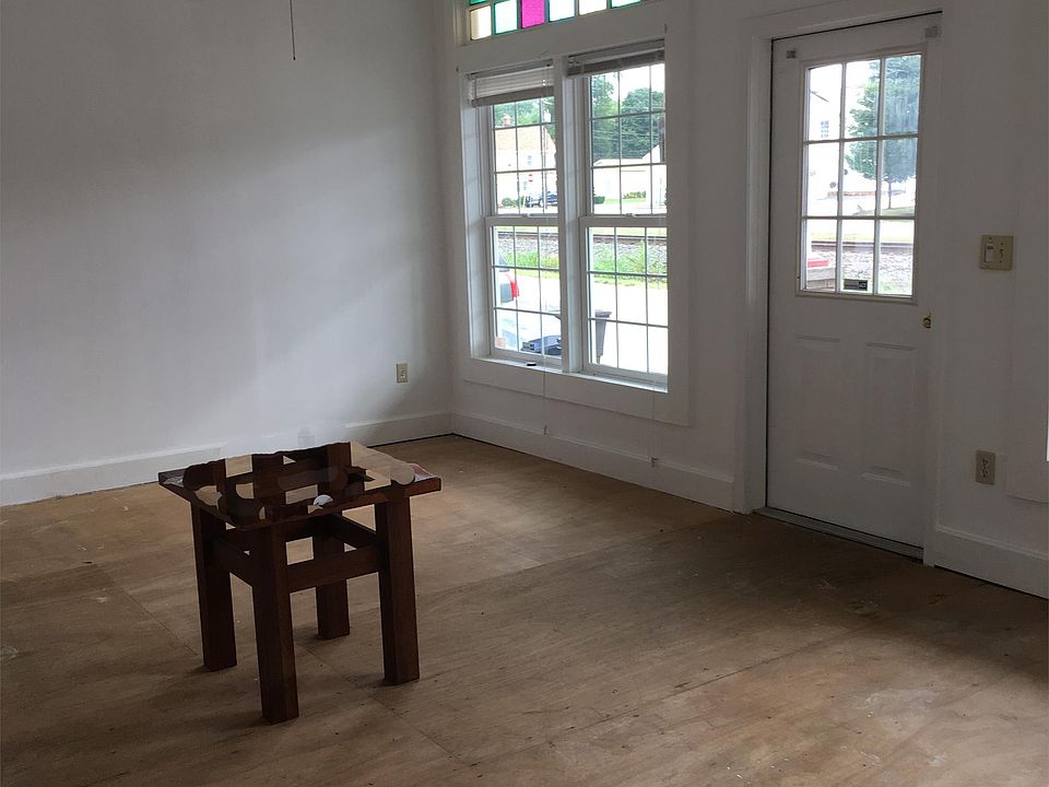 1st image of 588 Railroad Ave #1