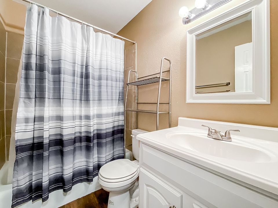 Windsor Square Apartments West 116 E 10th Ave Hutchinson KS Zillow