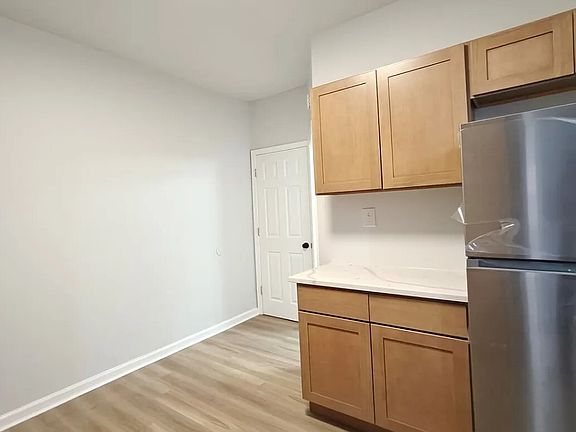 4th image of 5415 Media St