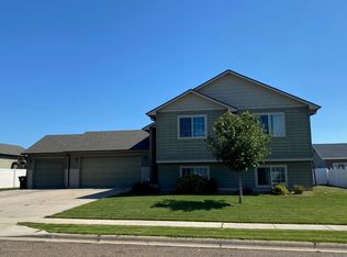1864 1st Ave E, Dickinson, ND 58601