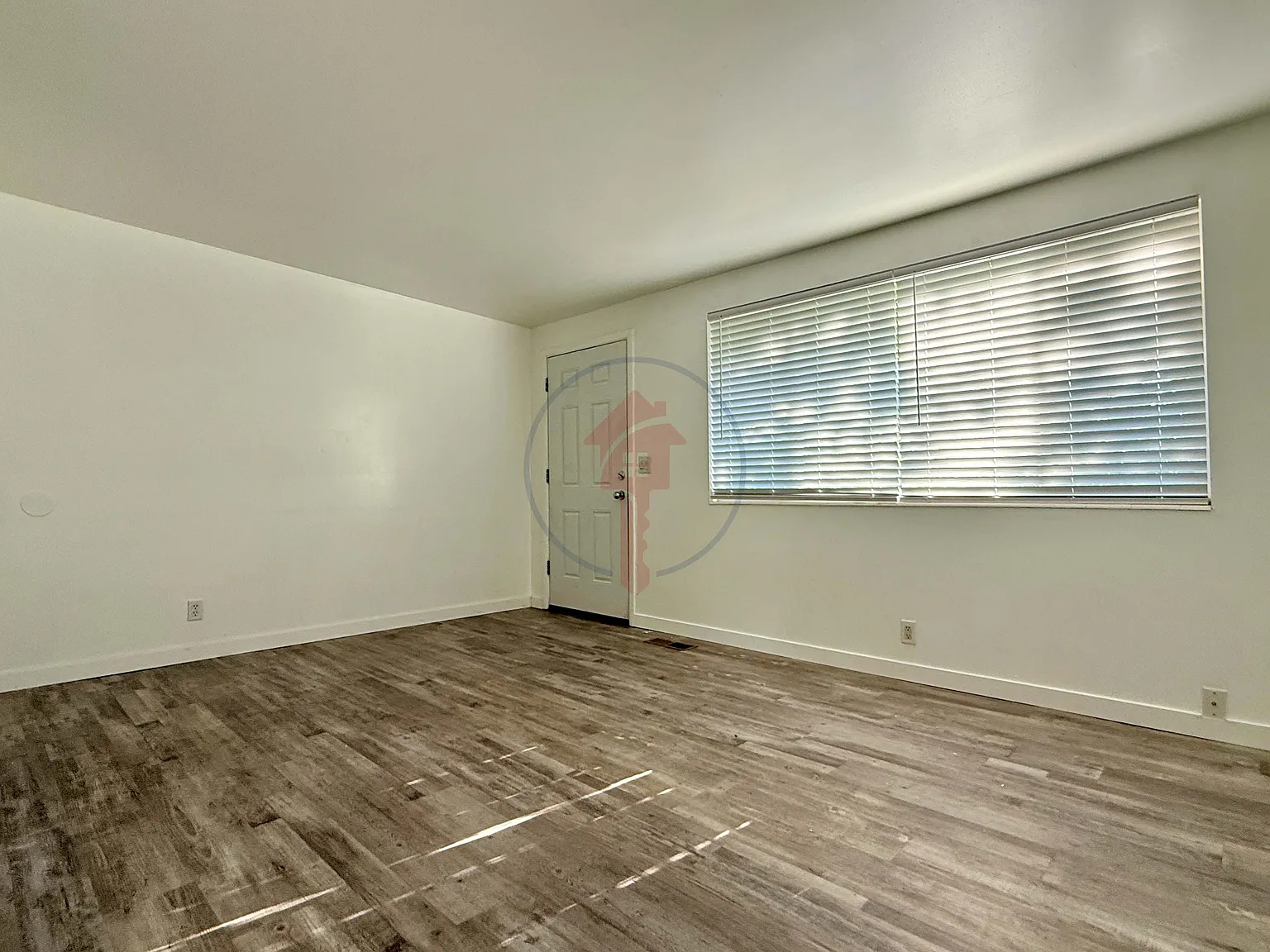 2 bed, 1.0 bath, $1,050 — Photo 4