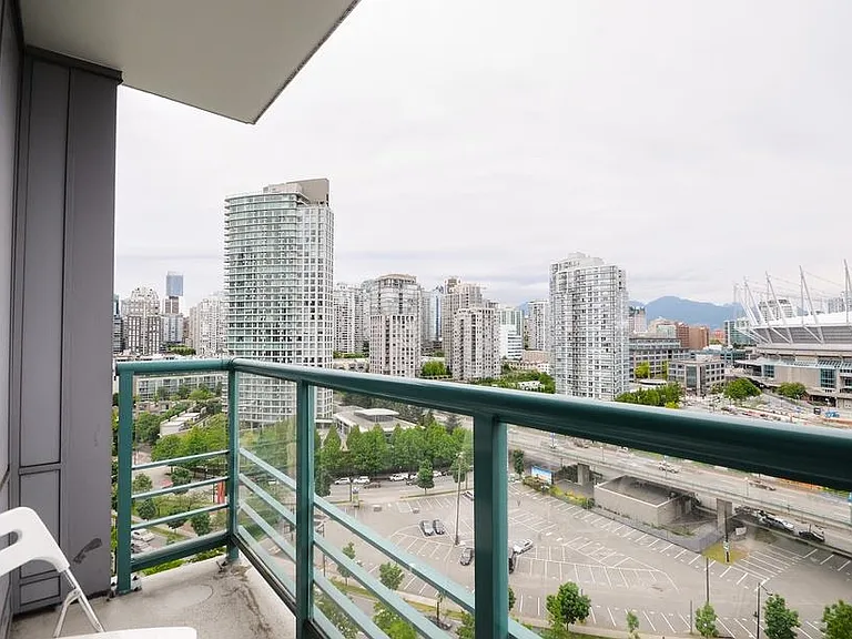 1033 Marinaside Cres #1802 — Photo 9