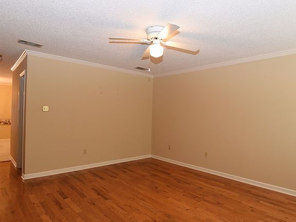 5th image of 4625 Parkoaks Dr APT 54